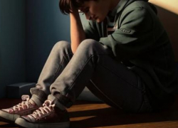 Избили, унизили и помочились: два школьника с наставником задержаны после суицида подростка в Калмыкии