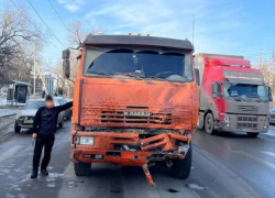 Снесшего маршрутку в Волгограде 19-летнего водителя фуры отправили в СИЗО