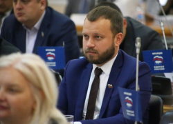 Проливные дожди изгнали депутата из заплывшего грязью «пиарного» двора в Волгограде