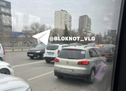 «А куда ехать-то?»: введение кольцевого движения на Тулака сбило с толку волгоградцев