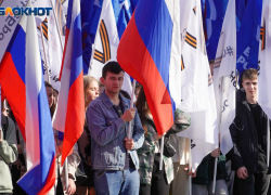 Флаг России на каждом здании призвал повесить депутат Госдумы