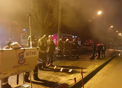 В Волгограде на канатном заводе крупный пожар