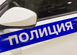За несколько минут до Нового года в центре Волгограда автобус смял легковушку