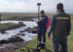 Масштабный разлив нефти ликвидируют под Волгоградом 