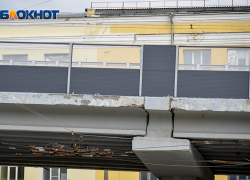 Волгоградцы напомнили чиновникам про недоделанные стыки на Комсомольском мосту