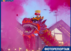 Розовый туман заставил визжать от восторга толпу в центре Волгограда 