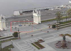 Волгоградец на Toyota проехался по лестнице центральной набережной: видео