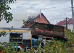  В Волгограде загорелась баня: пожар сняли на видео