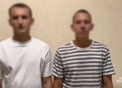Дикую вечеринку с громкой музыкой устроили зумеры на набережной в Волгограде