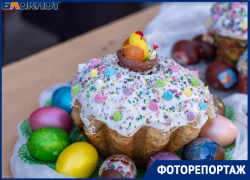 Яркие цвета Пасхи: фоторепортаж с освящения куличей в  Казанском соборе Волгограда 