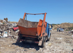 Груженый мусором самосвал задержала полиция на свалке под Волгоградом