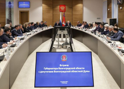 Туман здесь ни при чем: губернатор Бочаров не пришел на последнее заседание облдумы