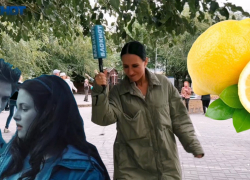 Пить лимон и смотреть "Сумерки": волгоградцы на видео назвали секреты спасения от осенней хандры