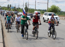 Яркий велопробег прошел в Волгограде в "защиту детей"