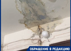 Проводку топит дождем из-за разрушенного потолка 5-этажки в Волгограде