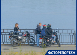 Причуды самоизоляции по-волгоградски без масок и дистанции в воскресном фоторепортаже