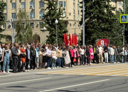 Транспорт битком: тысячи волгоградцев после Парада Победы отправились на Мамаев курган 