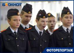 Заинтересованные лица на выставке маршала Малиновского в Волгограде попали в объектив фотографа 