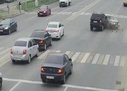 «Семерка» протаранила Mercedes в Волгограде: авария попала на видео