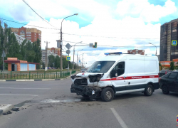 Иномарка протаранила скорую с мигалками в Волжском