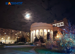 Фантастическая «морозная» Луна взошла в Волгограде 