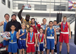 Звезда бокса Кевин Джонсон стал тренером в секции под Волгоградом 