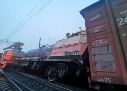 Вагоны сошли с рельсов после столкновения в Волгограде