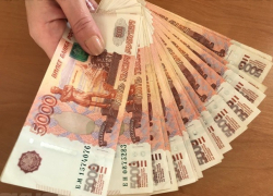 Волгоградцы больше всех верят в силу "счастливых долларов"