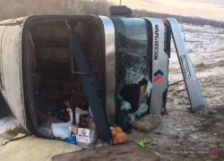 В ДТП с автобусом под Волгоградом пострадали две пенсионерки и 11-летний ребенок