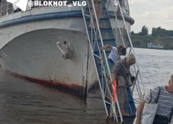 Высадку с речного трамвая в воду признали нормой в Волгограде
