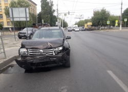  ДТП двух внедорожников 20 августа на перекрестке в Волгограде попало на видео