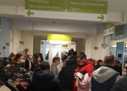 Ребенок потерял сознание в адской очереди в поликлинике в Волгограде