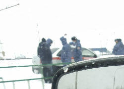 В Волжском машина Росгвардии вылетела с дороги и протаранила ограждения