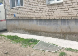 Четырехлетняя девочка выпала из окна в центре Волгограда 