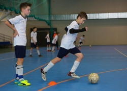 Вокруг ФОКа в Кировском районе установили ограждение