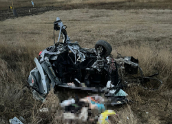 Ехали две семьи, погибли девочки 7 и 8 лет со взрослыми: момент шок-ДТП под Иловлей попал на видео 