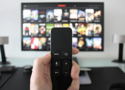 Волгоградцам испортили День Победы провокационными надписями по телевизору