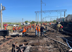 Поезда на Волгоград застряли в степи из-за гигантского пожара на РЖД