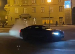 Волгоградец устроил на BMW опасный дрифт в центре города
