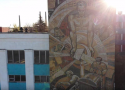 Здание загорелось на тракторном заводе в Волгограде 
