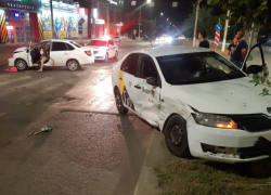 На видео попало ДТП с такси в Волгограде: водитель в больнице
