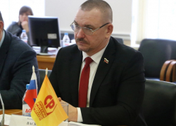 Кандидат в губернаторы обнародовал мнение волгоградцев о депутатах: «решалы», «денежные мешки» и волшебники