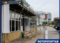 В Волгограде сносят легендарную «стекляшку» на Центральном рынке