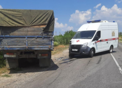 КамАЗ протаранил скорую помощь на трассе в Волгоградской области: пострадал медработник