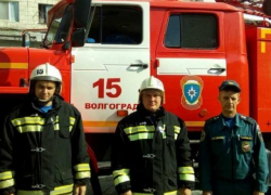 Младенца и пятерых взрослых пожарные спасли из горящего дома на западе Волгограда