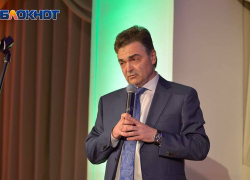 Волгоградский бухгалтер – театрал примет поздравления, цветы и даже тортик