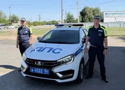 Жизнь водителю такси спасли волгоградские полицейские