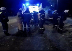 Эпицентр страшного ДТП с расплющенным о столб ВАЗ показал спасатель из Волгограда  