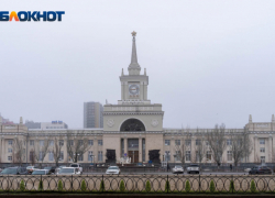 Мужчина упал замертво на вокзале в Волгограде