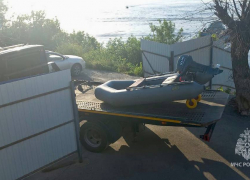 В Волгограде забрали на штрафстоянку лодку пьяного водителя, который красовался перед дамой 